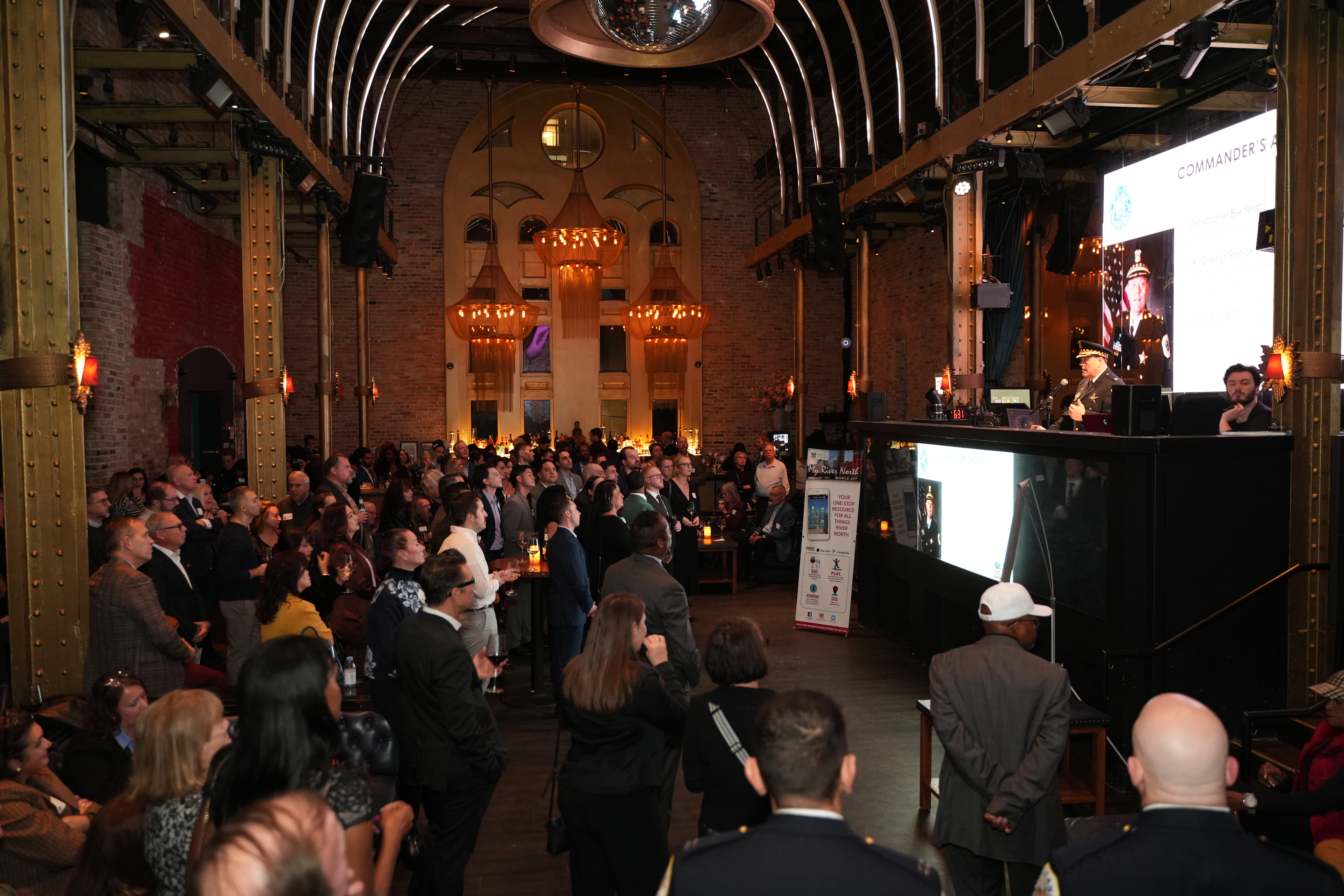 Commander and CrowdDSC09851