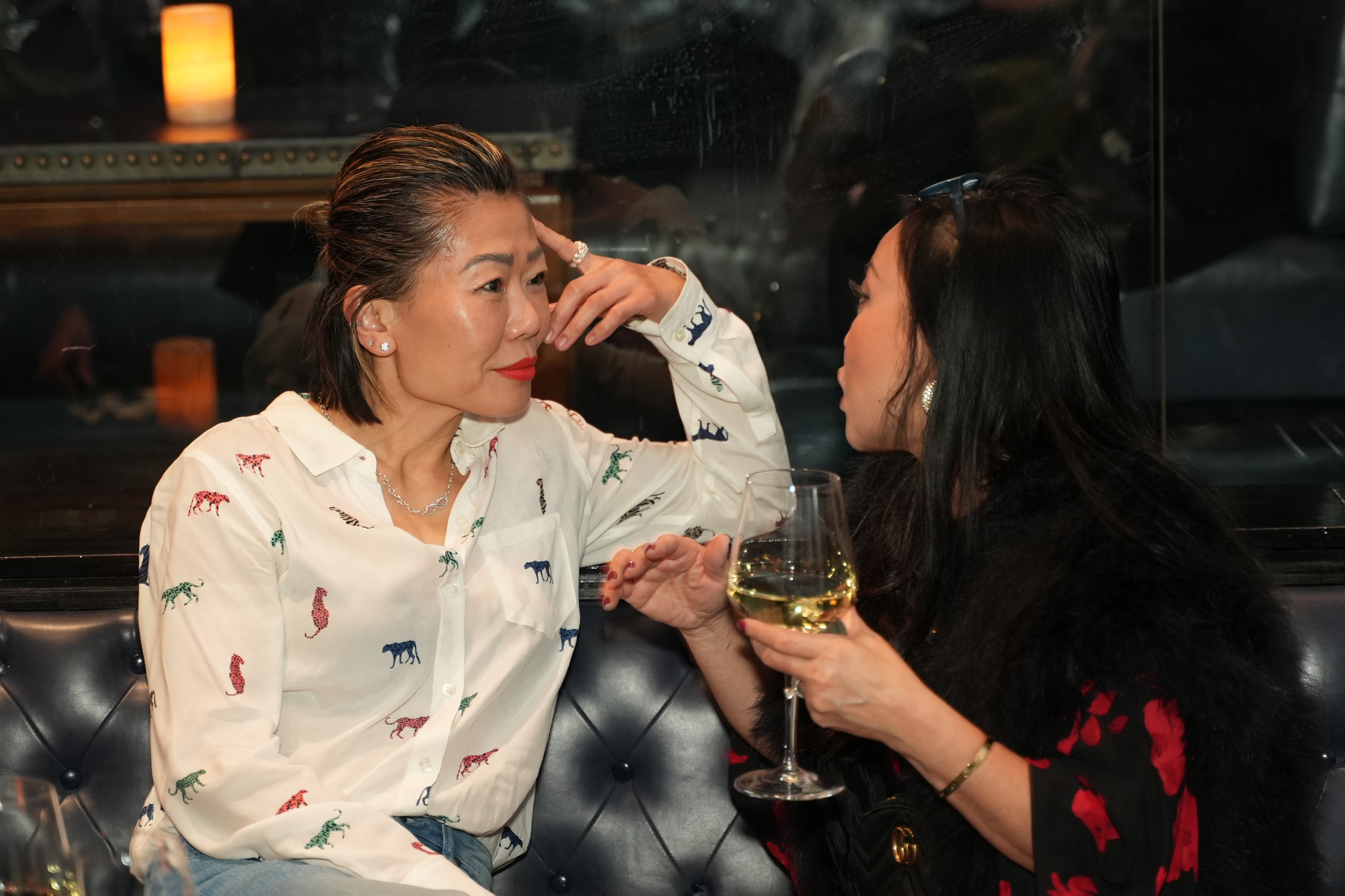 Girls TalkingDSC09557