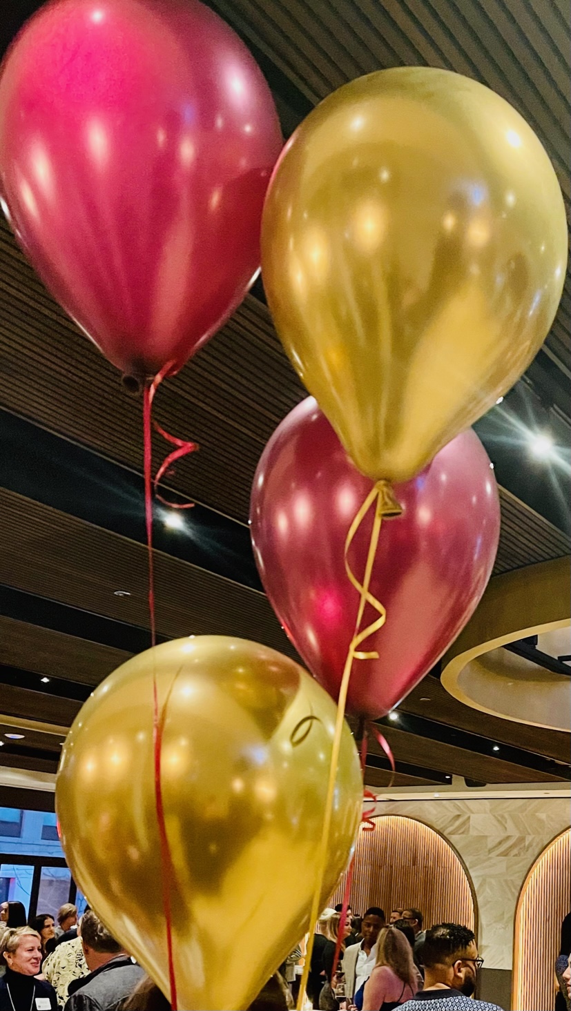 IBaloons with crowd MG_8396